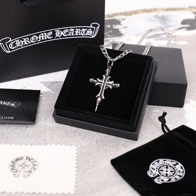 Ch**me He**ts necklaces